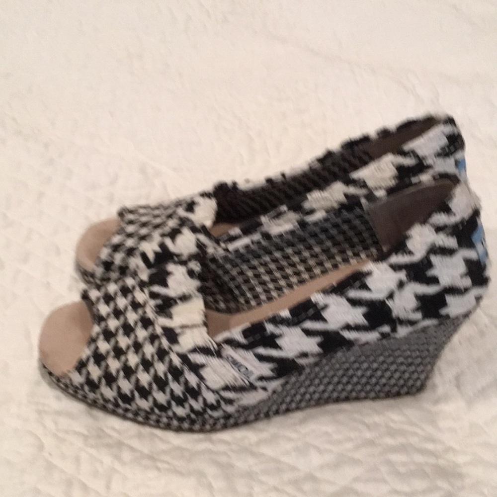 Toms wedges